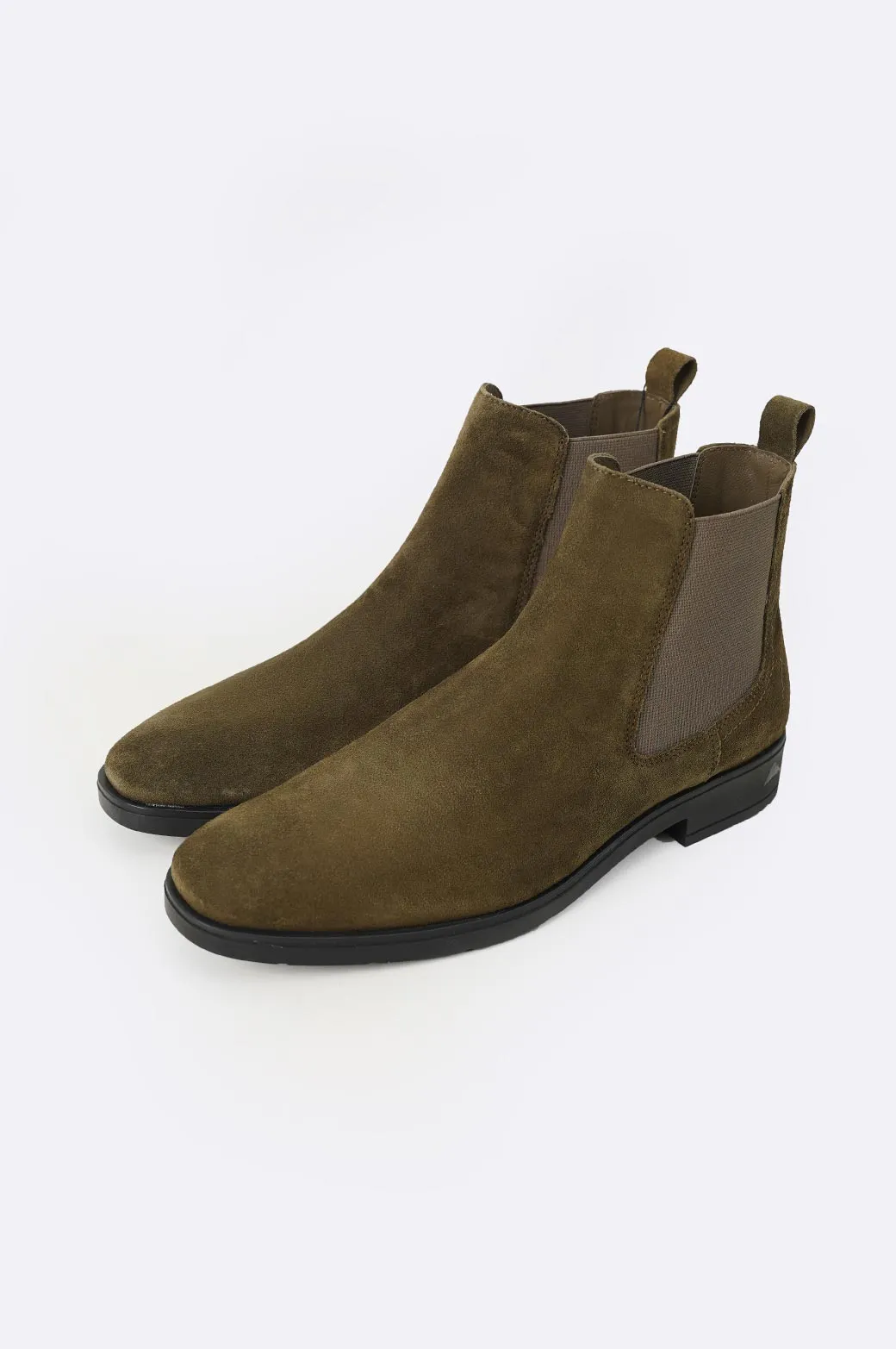 CLASSIC CHELSEA BOOTS