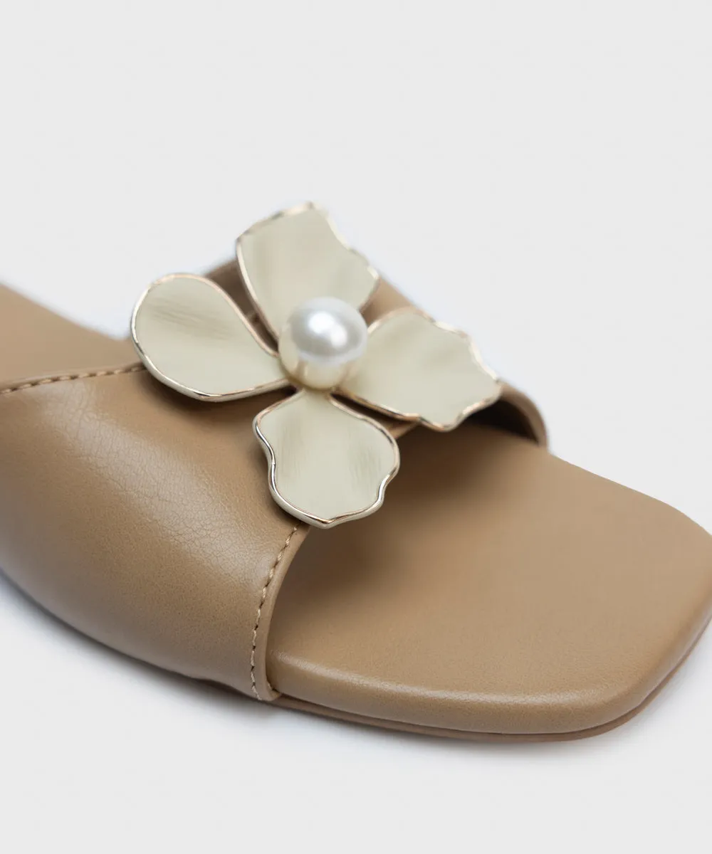 Flats with Buckle Detail